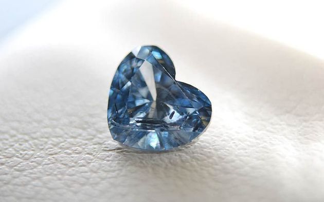 화장한 유해로 만든 '기념 다이아몬드'