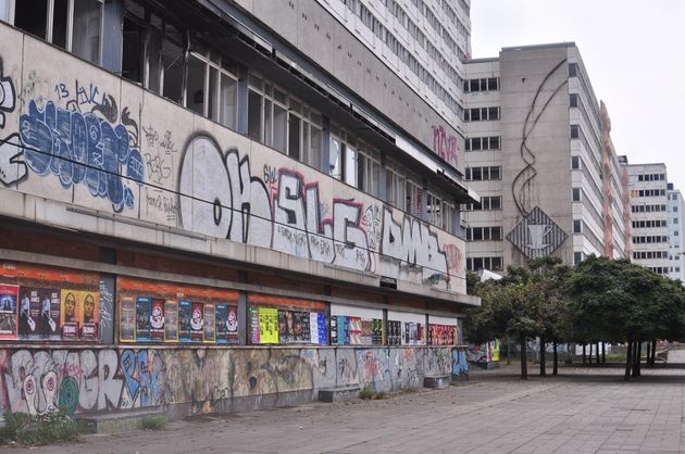 베를린 알렉산더광장 인근 '하우스 데어 슈타티스티크' 벽에 그려진 그래피티들.