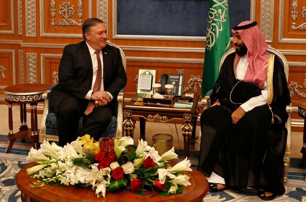 마이크 폼페이오 미국 국무장관이 무함마드 빈 살만(MBS) 사우디아라비아 왕세자와 회동하고 있다. 리야드, 사우디아라비아. 2018년 10월16일.