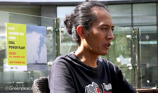 인도네시아 왈리 활동가 드위 사웅이 한국을 방문해 그린피스 서울사무소와 인터뷰를 하고 있다