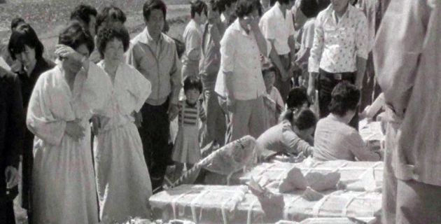 1980년 5월 광주민주화운동 희생자 유가족들이 오열하는 모습.(5‧18민주화운동기록관 제공영상 갈무리)