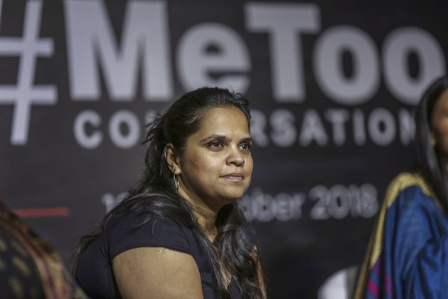 저널리스트 산드히야 메논(Sandhya Menon)이 18일 인도 뭄바이에서 열린 #미투운동 관련 행사에 참석한 모습. 메논은 폭발적으로 쏟아지고 있는 인도 미투 운동의 최전선에서 활약하는 여성 그룹에 속해 있다. 