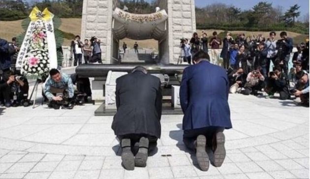 문재인 대통령이 5·18 민주묘지를 참배했을 당시 신었던 아지오 구두(왼쪽)