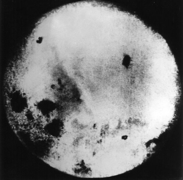 루나 3호가 찍은 달의 뒷면