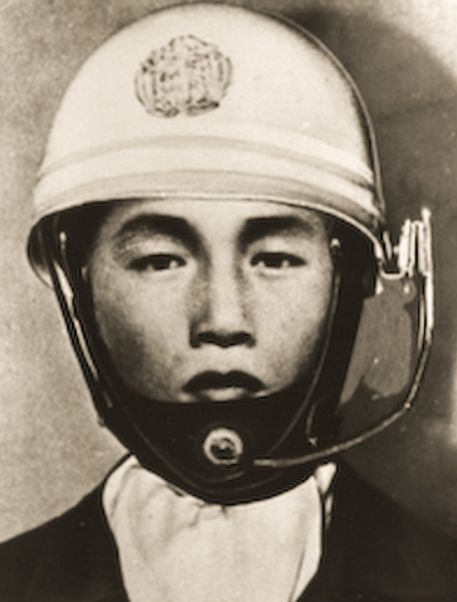 당시 일본 경찰은 용의자로 지목받은 인물과 비슷한 청소년의 얼굴 '실사'를 몽타주로 사용해 비난을 받기도 했다. 