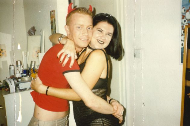 한 파티에서 친구와 함께 있는 맷 배그웰(필자)의 모습. 1998년경.
