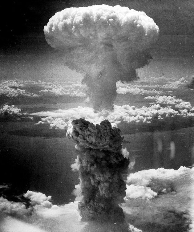 1945년 일본 나가사키에 투하된 핵폭탄이 만든 핵먼지구름. 위키미디어 코먼스