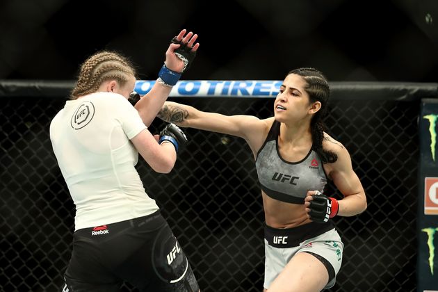 UFC 폴리아나 비아나가 자신을 위협한 강도를 '백초크'로 제압했다