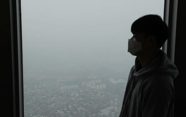 14일 오전 서울 용산구 N서울타워에서 바라본 도심이 뿌옇게 보이고 있다. 