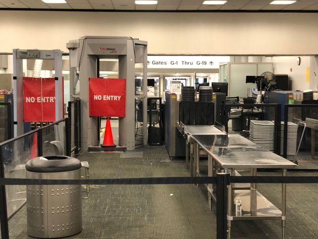 마이애미 국제공항 터미널 G의 일부 보안검색대가 폐쇄된 모습. 2019년 1월12일.
