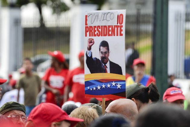'유일한 대통령' - 미라플로레스 광장에 모인 친정부 시위대가 니콜라스 마두로 베네수엘라 대통령의 얼굴이 그려진 피켓을 들고 있다. 카라카스, 베네수엘라. 2019년 1월23일.