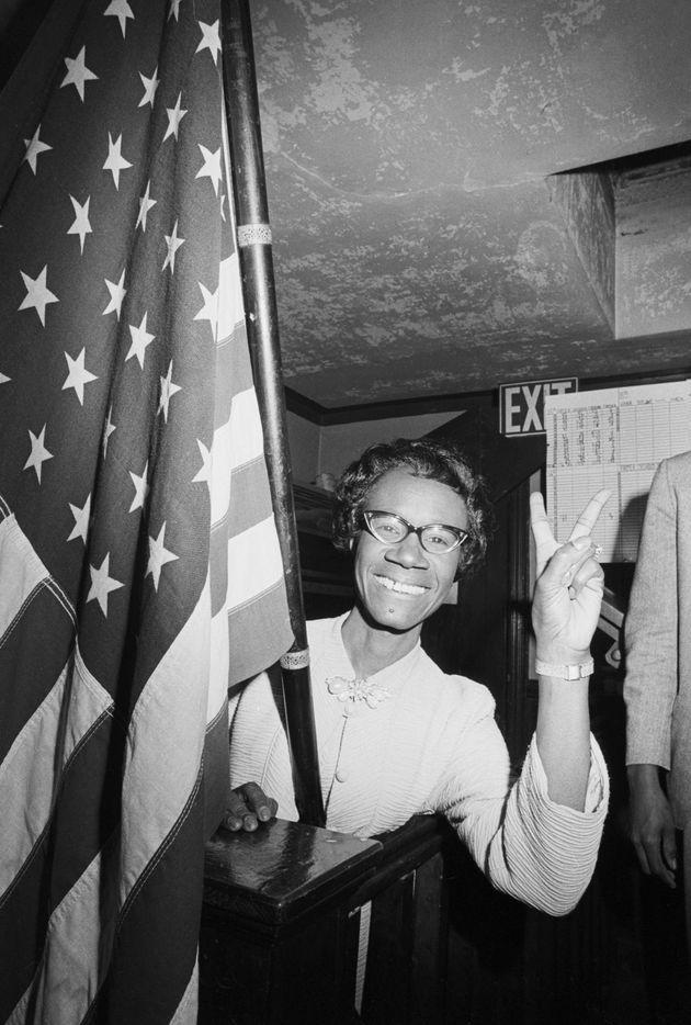 1968년 뉴욕 제12선거구(브루클린)에서 하원의원 선거에서 당선된 직후 셜리 치좀(1924-2005)이 승리를 자축하는 모습. 