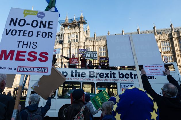 브렉시트 날짜가 다가오면서 영국 의사당 앞에서는 매일같이 브렉시트에 대한 크고 작은 찬반 시위가 벌어지고 있다. 2019년 2월14일.