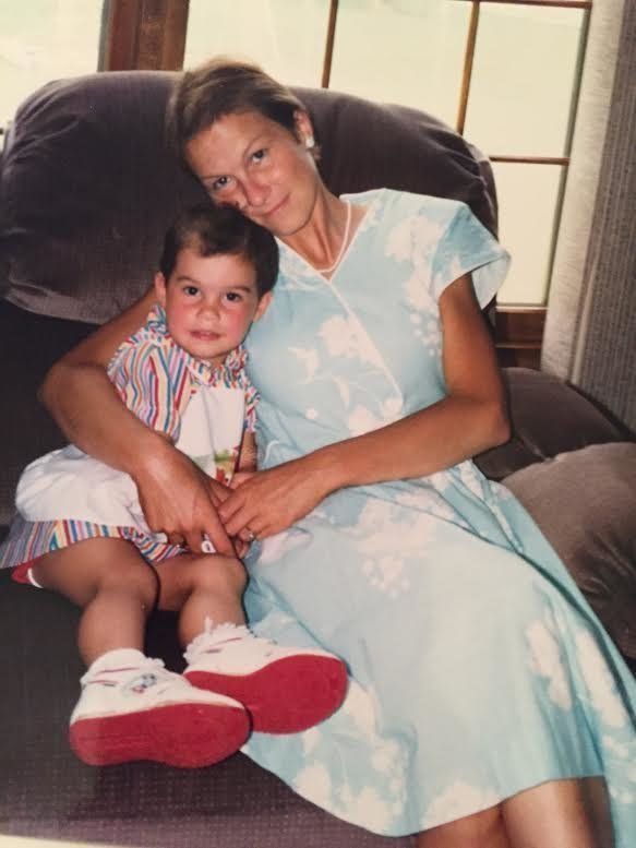 1990년 보센과 그의 어머니 수잔 윈. 윈은 이 당시 스테이지 2의 유방암을 치료하기 위해 화학요법을 받던 중이었다.