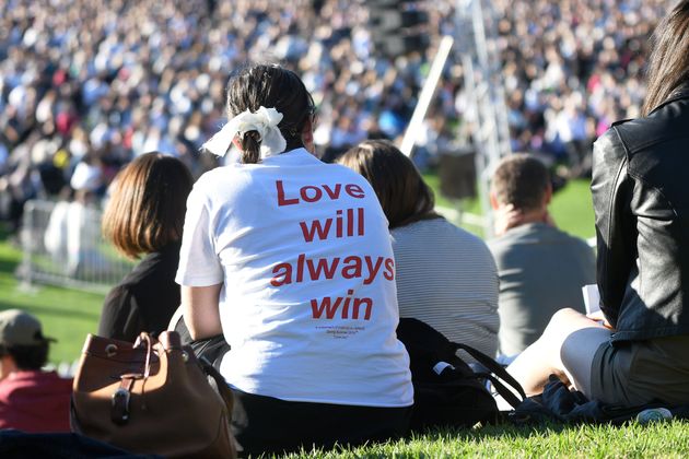 '언제나 사랑이 승리한다.' : 뉴질래드 웰링턴, 2019년 3월17일.