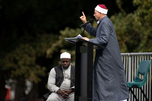 테러 공격을 당했던 알 누르 모스크의 이맘(이슬람 성직자) 가말 포우다가 이날 기도회를 이끌었다. 뉴질랜드, 크라이스트처치. 2019년 3월22일.