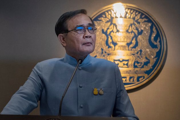 2014년 쿠데타 이후 태국 총리에 오른 쁘라윳 짠오차 장군이 기자회견을 하고 있다. 쿠데타 이후 처음 실시된 총선에서 친군부 팔랑쁘라차랏당(PPRP)은 예상을 깨고 1위를 기록한 것으로 예비 개표 결과 집계됐다. 태국, 방콕. 2019년 3월26일.