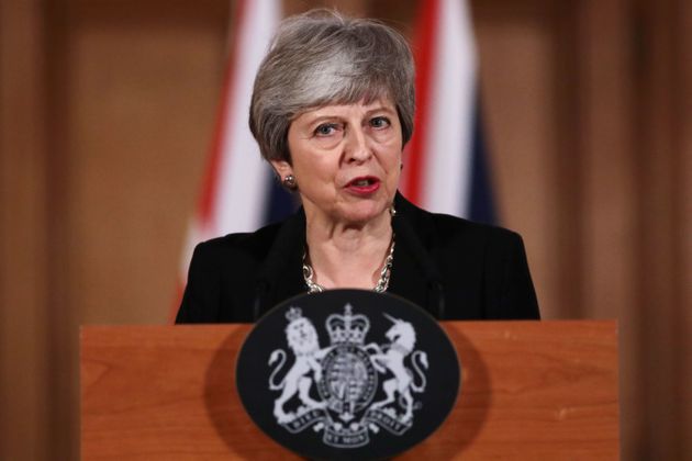 테레사 메이 영국 총리는 마침내 자신의 '레드라인'을 깨고 '소프트 브렉시트'를 수용할 가능성을 시사했다. 2019년 4월2일.