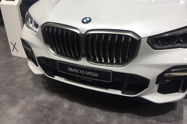 BMW 부스에 전시되어 있던 X5 M50d. M은 고성능을, d는 디젤을 의미한다. 즉 고성능 디젤차다