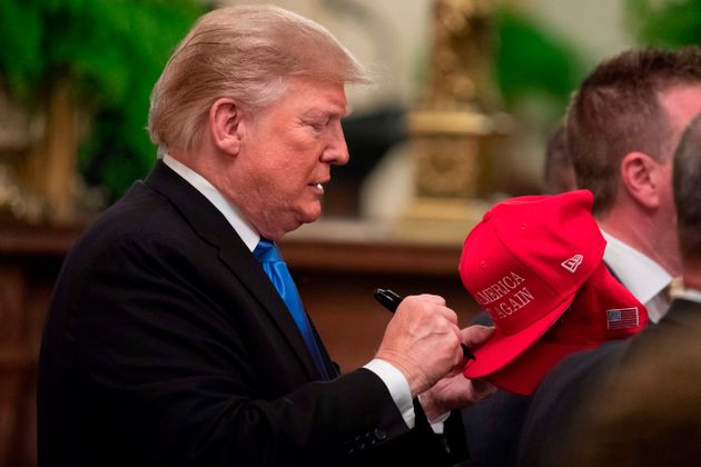 전 세계 백인 극단주의자들은 어떻게 트럼프의 상징을 차용했나