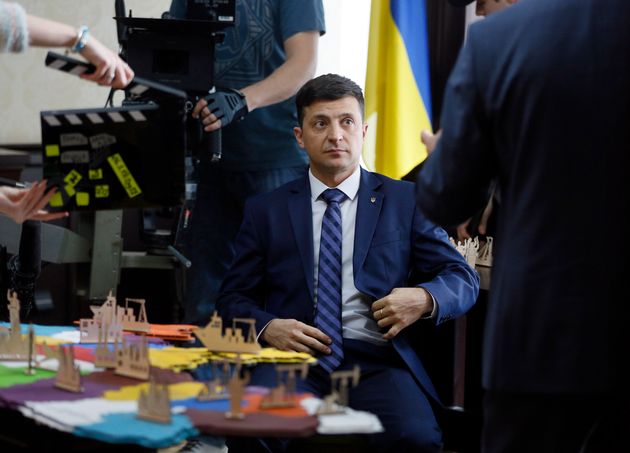 코미디언 출신 배우 볼로디미르 젤렌스키(41)가 21일 우크라이나 대통령에 당선됐다. 