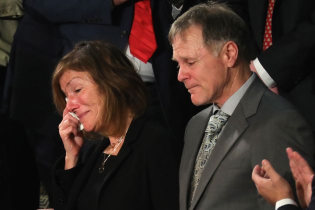 2018년 1월 30일. 오토 웜비어의 부모가 미 의회에서 트럼프 대통령의 연두 교서를 들으며 눈물짓고 있다.