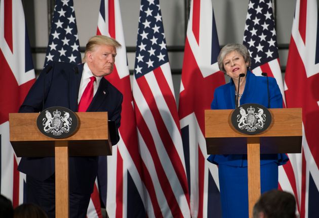 도널드 트럼프 미국 대통령이 지난달 영국 국빈방문 당시 테레사 메이 영국 총리과 공동기자회견을 하고 있다. 런던, 영국. 2019년 6월4일.