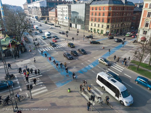 덴마크 코펜하겐 시내의 교통의 66%는 도보, 자전거, 대중교통으로 이루어진다