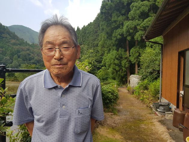 20여년이 넘는 세월동안 자택 인근에 있는 무연고 조선인 묘소를 청소하고 관리하면서 명복을 빌어온 나카히라 요시오(中平吉男·89)가 미소를 짓고있다.