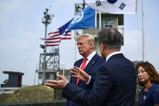 (자료사진) 비무장지대(DMZ)를 방문한 문재인 대통령과 도널드 트럼프 미국 대통령의 모습. 2019년 6월30일.
