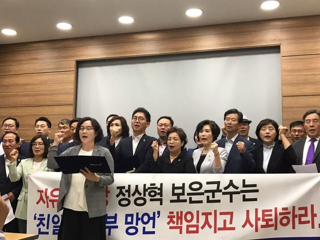 더불어민주당 충북도당은 28일 도청 브리핑룸에서 기자회견을 열고, 자유한국당을 향해 정상혁 보은군수의 제명을 요구했다
