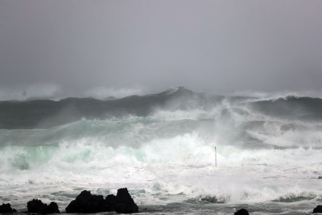 태풍 '링링'이 빠르게 북상 중인 6일 오후 제주 서귀포시 예래동 인근 해안.