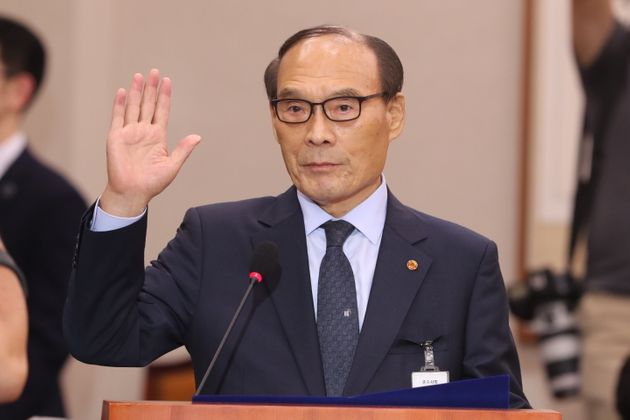 김형갑 웅동학원 이사가 6일 서울 여의도 국회에서 열린 조국 법무부장관 인사청문회에 증인으로 출석해 선서를 하고 있다.