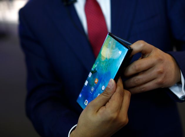  Huawei Mate X foldable 5G smartphone during the Mobile World Congress wireless show, in Barcelona, Spain, Tuesday, Feb. 26, 2019. 