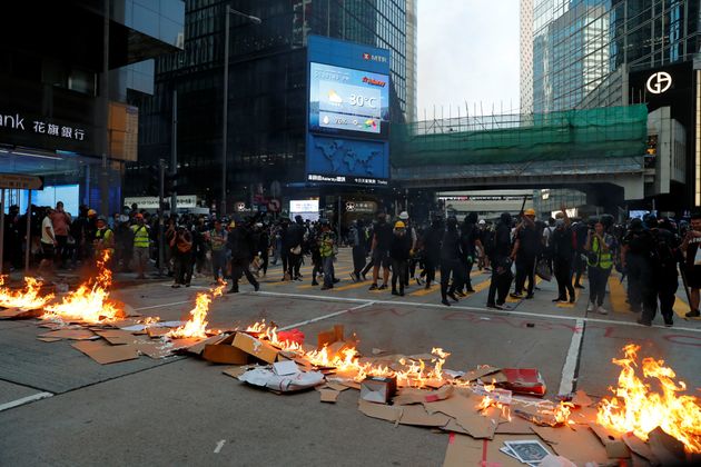 Protestors leave after lighting fire on a road during a rally in Hong Kong, China September 8, 2019. REUTERS/Anushree Fadnavis