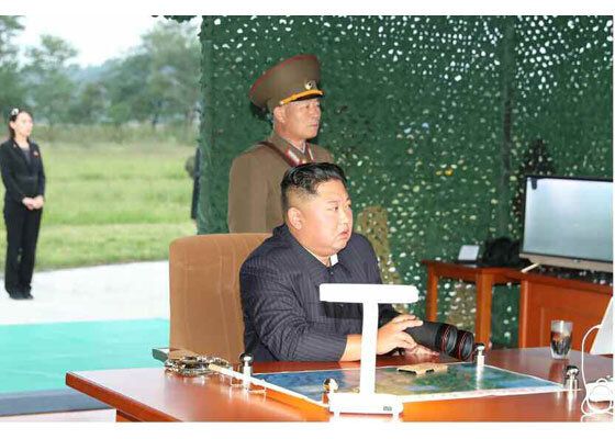 노동신문은 김정은 국무위원장의 현지지도 아래 초대형 방사포 시험사격을 진행했다고 11일 보도했다.