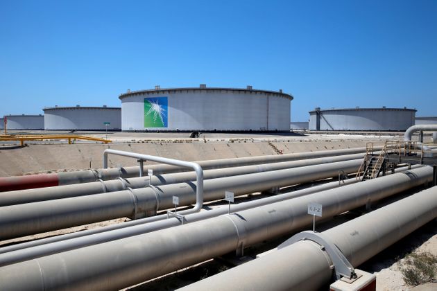 General view of Aramco tanks and oil pipe at Saudi Aramco's Ras Tanura oil refinery and oil terminal in Saudi Arabia May 21, 2018. Picture taken May 21, 2018. REUTERS/Ahmed Jadallah