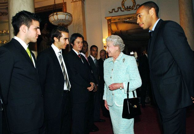 Queen Elizabeth II meets Arsenal football team members (L to R) Francesc Fabregas, Mathieu Flamini, Tomas Rosicky, Justin Hoyte, Theo Walcott, Freddie Ljungberg and captain Thierry Henry (R) at Buckingham Palace. Celebrities (Photo by © Pool Photograph/Corbis/Corbis via Getty Images)