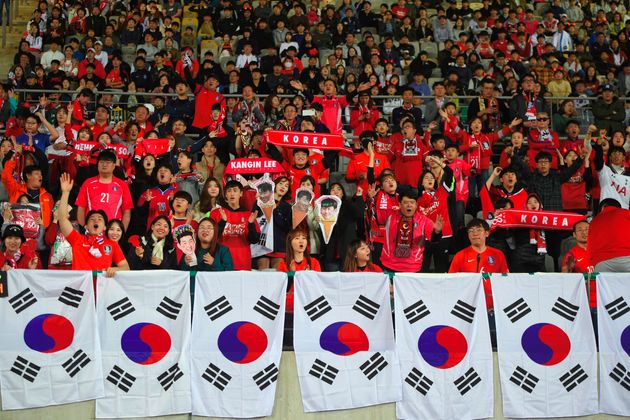 South Korea's football fans cheer up during the World Cup 2022 Qualifying Asian zone Group H football match between South Korea and Sri Lanka in Hwaseong on October 10, 2019. (Photo by Jung Yeon-je / AFP) (Photo by JUNG YEON-JE/AFP via Getty Images)