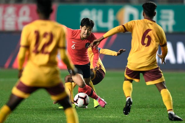South Korea's Lee Kang-in (C) dribbles the ball against Sri Lanka during their World Cup 2022 Qualifying Asian zone Group H football match between South Korea and Sri Lanka in Hwaseong on October 10, 2019. (Photo by Jung Yeon-je / AFP) (Photo by JUNG YEON-JE/AFP via Getty Images)