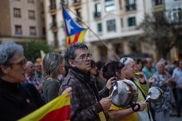 SAN SEBASTIAN, SPAIN - 2019/10/14: Protesters banging pans with spoons during the demonstration.
Hundreds of people have demonstrated in San Sebastian for the independence of Catalonia and against the sentencing of imprisoned Catalan leaders. (Photo by Javi Julio/SOPA Images/LightRocket via Getty Images)