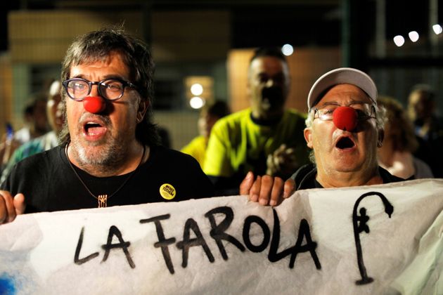 Protesters gather outside Lledoners jail in support of the jailed Catalan separatist leaders, in Sant Joan de Vilatorrada, north of Barcelona, Spain, October 13, 2019. REUTERS/Jon Nazca