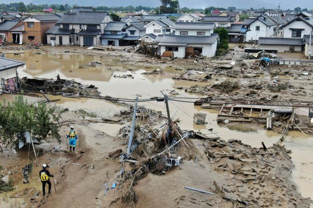 태풍으로 파괴된 나가노현 범람 지역의 가옥들. 10월 14일. 