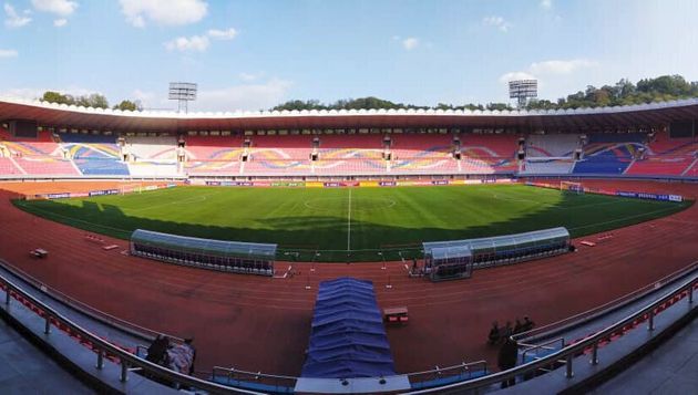 15일 남북한 축구대표팀의 경기가 열리는 김일성 경기장의 관중석이 텅 비어있다. 
