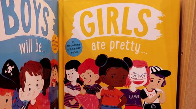 호주 멜번 시내 서점의 유아 코너에서 판매되는 책들. '여자아이들은 꽤(pretty) 창의적이에요/용감해요/똑똑해요/빨라요'