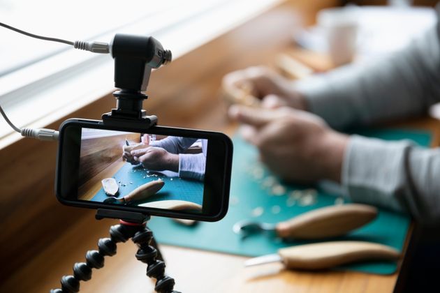한국 성인의 63%는 '유튜버'에 도전할 의향이 있다(조사결과)