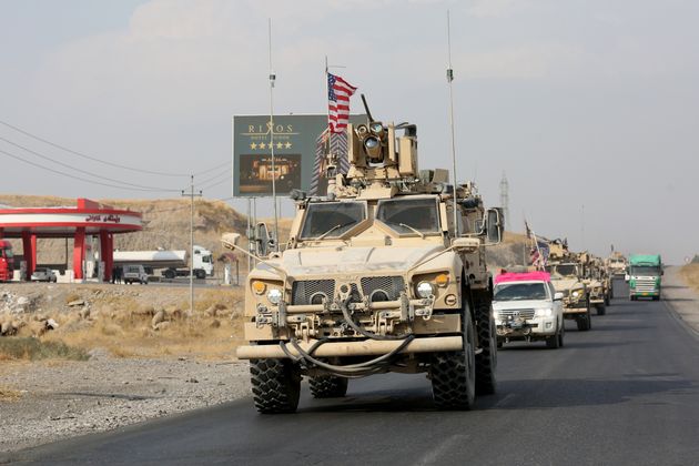 ERBIL, IRAQ - OCTOBER 21: A military convoy of US forces makes its way through Erbil after passing through the Semalka Border Crossing, in Iraq on October 21, 2019. The U.S. has started withdrawal from military bases in the northeastern Syrian province of Al-Hasakah to northern Iraq.
 (Photo by Yunus Keles/Anadolu Agency via Getty Images)