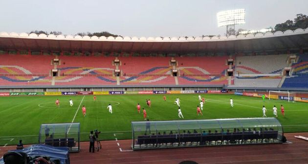 15일 북한 평양 김일성경기장에서 2022년 카타르월드컵 아시아 예선 한국과 북한의 경기가 열리고 있다.