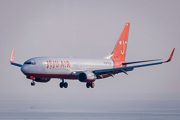 JEJU, SOUTH KOREA - APRIL 18: A Jeju Air Boeing 737-86N prepares to land at Jeju International Airport on 18 April 2018, in Jeju, South Korea. Korea's budget carriers are now expanding their presence against much larger and older airlines. According to the Ministry of Land, Infrastructure and Transport of South Korea, the number of passengers using budget carriers for overseas trips increased by 41 percent from the previous year, while those from major airlines declined by 1.9 percent. (Photo by S3studio/Getty Images)