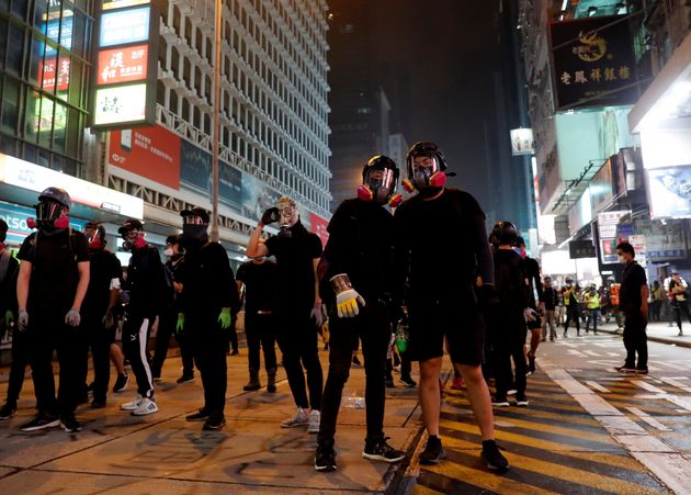 Protesters confront with police (not in the picture) during an anti-government protest in Hong Kong, China October 27, 2019. REUTERS/Kim Kyung-Hoon